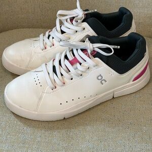 ON Cloud The Roger Advantage Ivory Pink Dark Green Women’s 7 EUC